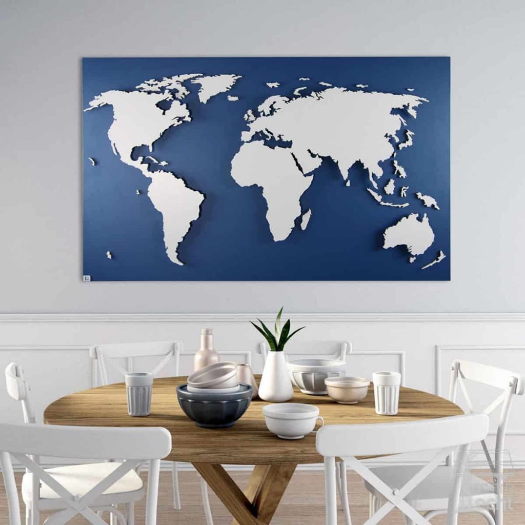 Weltkarte aus Holz auf blauem Hintergrund mit 3D Led Beleuchtung